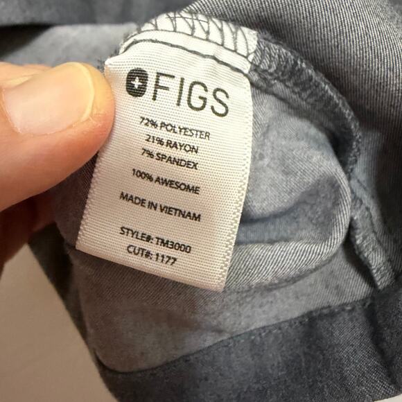 EUC Figs men’s gray scrub top sz M front pocket nurse attire workwear gently usd - Picture 5 of 13